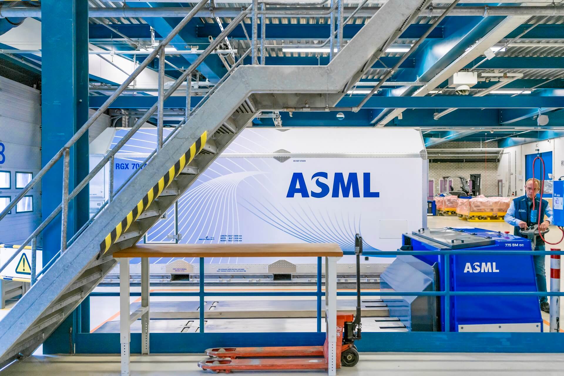 People at work in the ASML Warehouse Twinscan Factory People at work in the ASML Warehouse Twinscan Factory